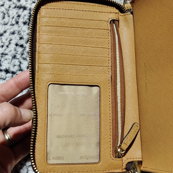 Michael Kors wallet - Picture 6 of 9